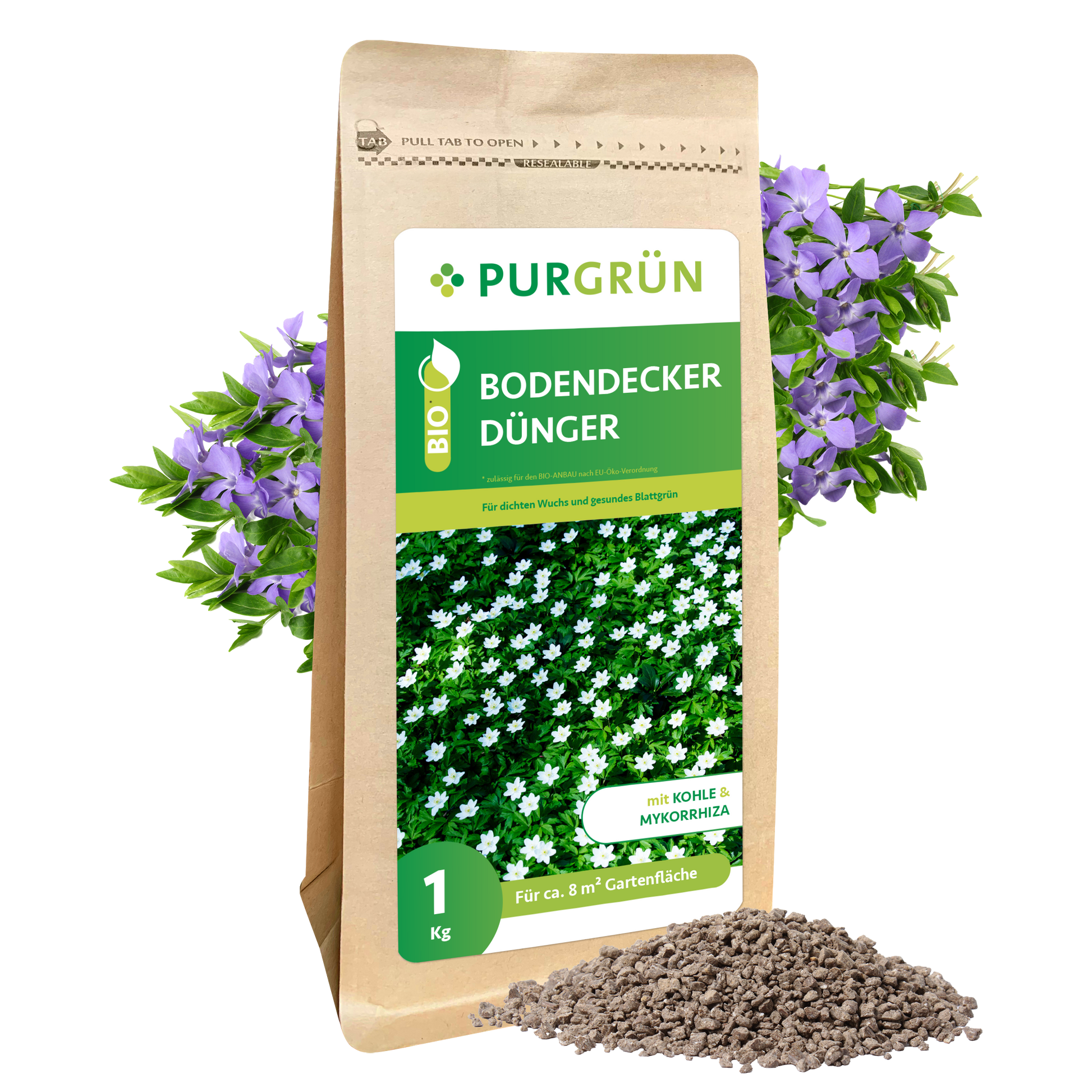 Eine 1 kg schwere braune Papiertüte von Purgrün Bodendecker-Dünger zeigt ein Etikett mit weißen Blüten, umgeben von lila Blüten und einem kleinen Haufen Granulatdünger auf der Vorderseite.