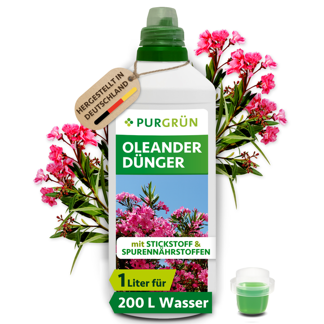 Purgrün Oleander-Dünger in der 1-Liter-Flasche mit Dosierkappe vor rosa Oleanderblüten, für ca. 200 Liter Gießwasser.